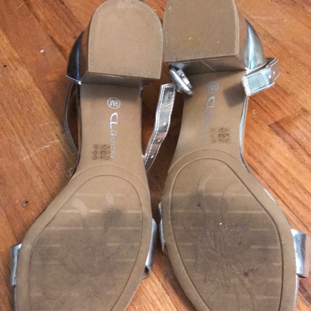 Silver heels - Picture 3 of 3